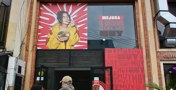 Fachada de MUY 83